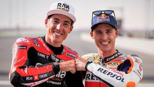 Aleix (a sin.) e Pol Espargaro sognano una stagione da protagonisti, anche se il fratello minore sta faticando con la Honda (foto @aleixespargaro)