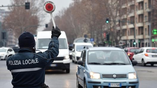 Una svista, quella dell'automobilista, costata cara. Ma verrà rimborsato. Ansa