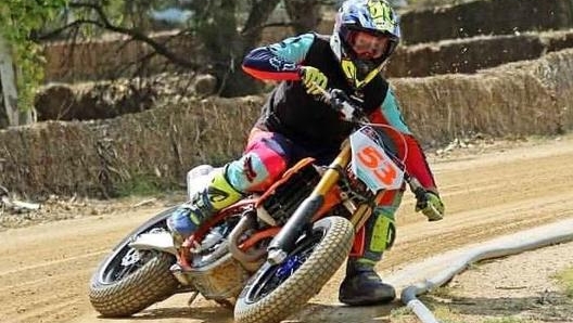 Rabat si allena con il dirt track, abitudine condivisa con altri piloti (foto @titorabat)