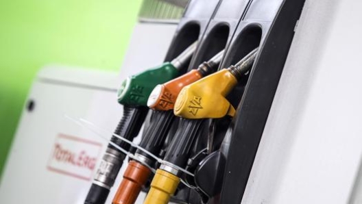 La componente fiscale  sui carburanti in Italia è a livelli da primato rispetto agli altri Paesi Ue