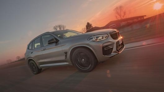 La Bmw X3 M è un Suv ad alte prestazioni che nonostante una notevole massa, 2.045 kg