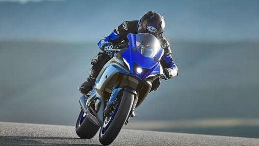 La Yamaha R7 in pista