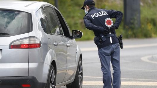 Secondo lo studio sono 7 su 10 gli automobilisti che non rispettano le regole del Codice della strada. Lapresse