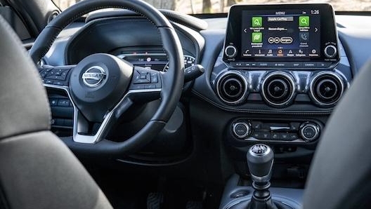 Lo schermo del sistema d’infotainment di Juke ha diagonale di 8 pollici