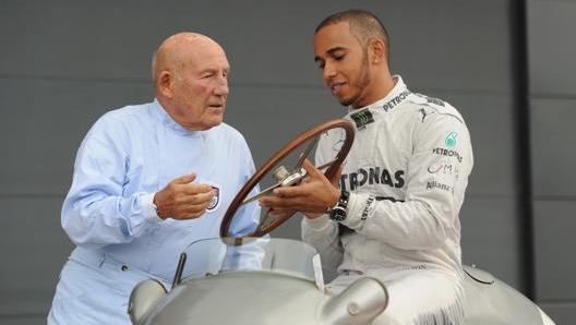 In una foto del 2013 ecco Stirling Moss accanto a Lewis Hamilton. Getty Images