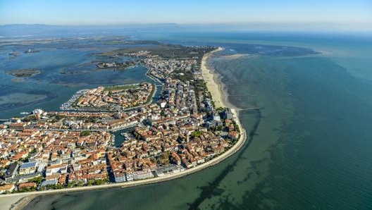 SOLE E SENTIERI Panoramica su Grado, l’Isola del Sole”.