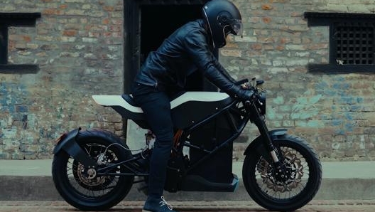 Le forme e le proporzioni della Project Zero sono quelle di una café racer.