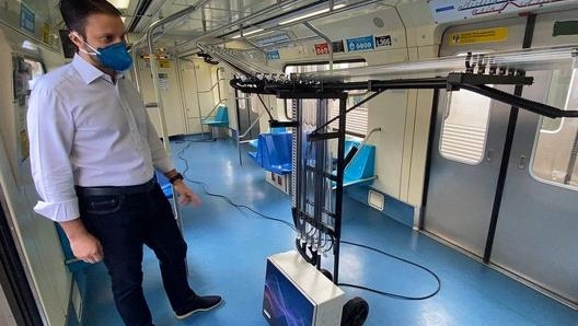 Il robot Hyperviolet C600 sanifica vagoni del metro, strutture sanitarie, aerei e aeroporti