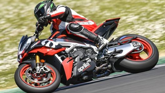 Tra i cordoli con le gomme Pirelli Diablo Superbike SC1 si ha il massimo del grip e del controllo