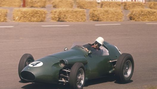 Roy Salvadori su Aston Martin in Formula 1, al GP d’Olanda del 1959. GETTY