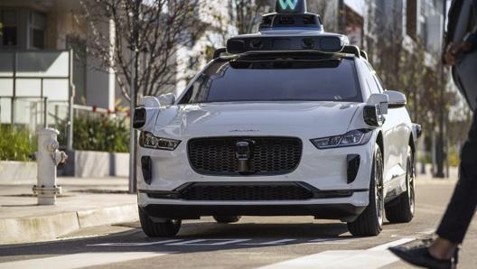 Una vettura di Waymo durante i test negli Stati Uniti