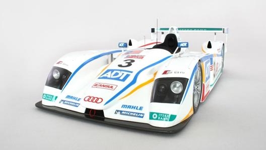 L’Audi R8 scala 1:8 che vinse a Le Mans nel 2005