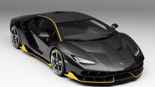 Lamborghini Centenario in scala 1:8. Costa 7.800 euro