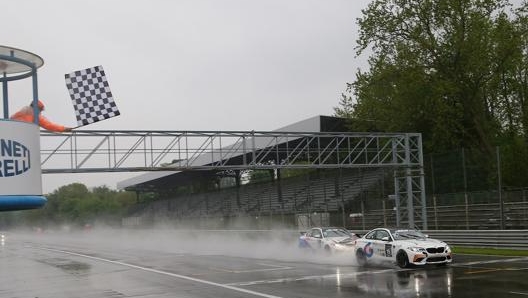 Arrivo in volata a Monza in gara-1 del monomarca della casa bavarese