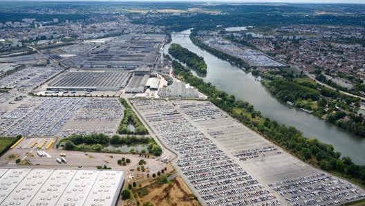 Lo stabilimento Psa nei dintorni di Parigi a  Carrières-sous-Poissy. Afp