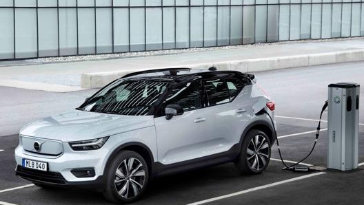 Una Volvo XC40 Recharge sotto carica