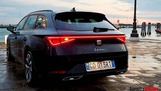 Il retro di Seat Leon Sportstourer con illuminazione a Led coast to coast