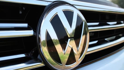 Volkswagen ha scelto la via delle obbligazioni, i rivali di GM e Ford hanno attinto alle linee di credito della banche