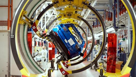 Un reparto della fabbrica di FCA a Melfi. Ansa