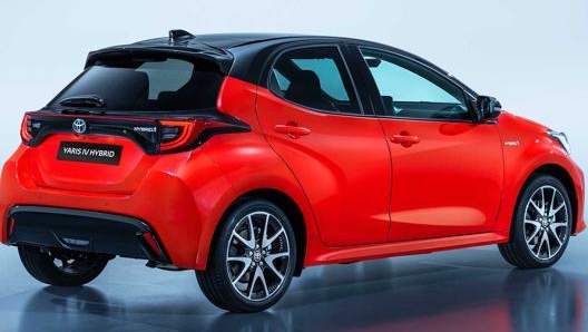 La nuova Yaris 2020 con nuovo telaio nuovi motori tre cilindri e una carrozzeria completamente rivista, suo anche il record di emissioni di CO2 che sulla Yaris ibrida arriva a soli 64 rg di CO2 a km