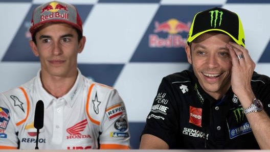 Da sinistra Marc Marquez e Valentino Rossi. Afp