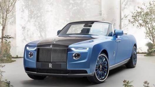 Ilfrontale è diverso dallo stile classico Rolls Royce