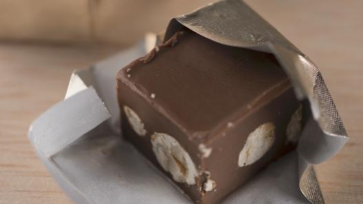 LA TRADIZIONE DEL CIOCCOLATO Torino è la città del cioccolato (bombon, praline, gianduiotti, tartufi, cremini), celebrato tra l’altro da numerosi locali storici. E poi c’è la Nutella...