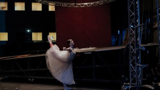 Alla sbarra: Nicoletta Manni, 29 anni, da 7 prima ballerina della Scala di Milano. (Foto di Sara Busiol)