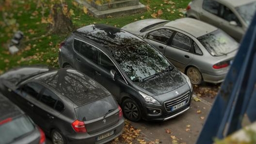 Quando si deve tenere l’auto ferma a lungo, vanno adottati particolari accorgimenti