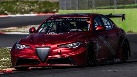 Luca Filippi in azione a Vallelunga sulla Giulia Etcr elettrica