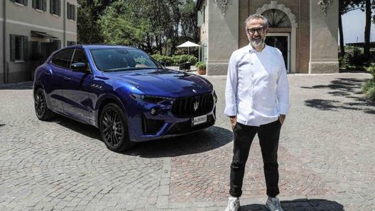 Nel cortile di Casa Maria Luigia con la Maserati Levante