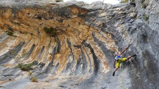 In Val di Fassa, Trentino, esperienze di arrampicata e yoga con il gruppo Fassa Guide