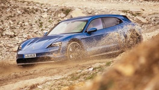 La modalità di guida Gravel e l’assetto rialzato avvicinano Cross Turismo al mondo Sport Utility