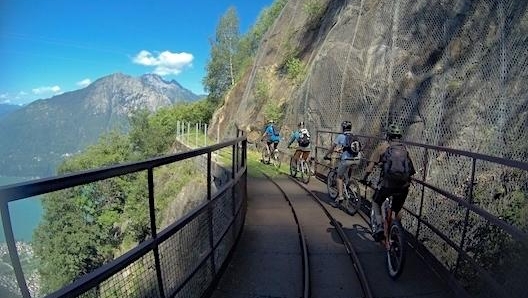 Il percorso ciclopedonale del Tracciolino, in Valchiavenna. Masperi