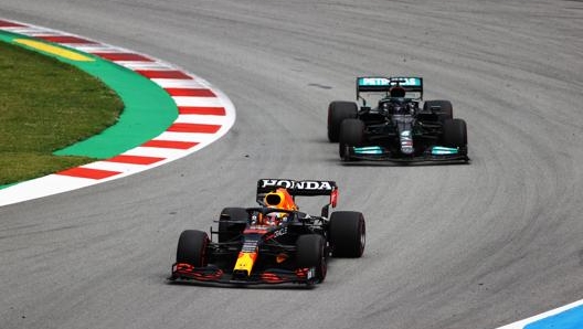 Verstappen e Hamilton in gara. Getty