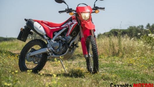 La Honda Crf 250 L ha cerchi a raggi da 21 e 18 pollici