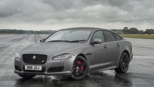 L’attuale Jaguar XJR575