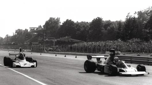 Foto d’archivio: la Ferrari di Clay Regazzoni precede la Brabham di Reutemann in un GP del 1974. LaPresse