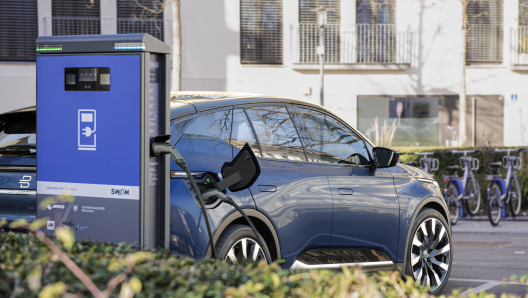 Per la ricarica del Suv elettrico di Byton i clienti si potranno avvalere del network di colonnine Digital Charging Solutions