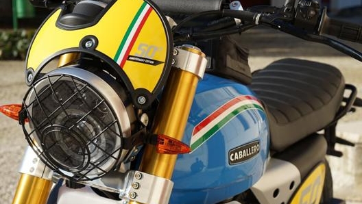 In evidenza accanto alla fascia tricolore il logo 50° Anniversary Edition