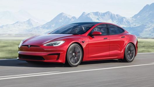 Nuove colorazioni per le cornici del finestrini per la Tesla Model S Plaid, adesso in nero satinato come sulla Model 3