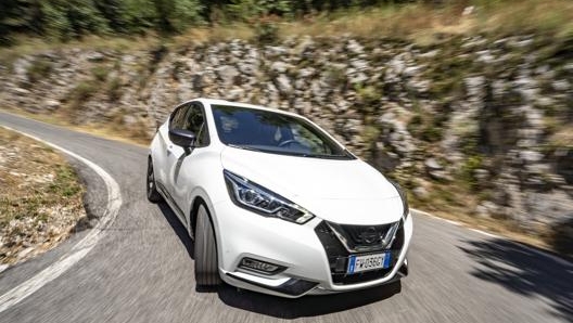 Fluida nella guida cittadina, la Micra N-Sport si rivela divertente da guidare sui percorsi ricchi di curve