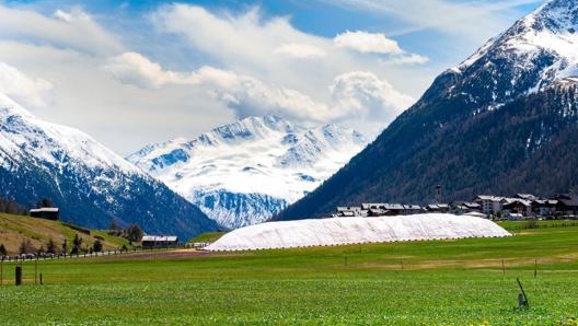 La massa di neve accatastata a Livigno, in alta Valtellina, tocca gli 80 mila metri cubi