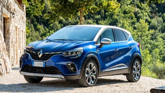 La Captur Intens Plug-in Hybrid E-Tech 160 abbina al motore termico da 1.6 litri a 4 cilindri un motore elettrico