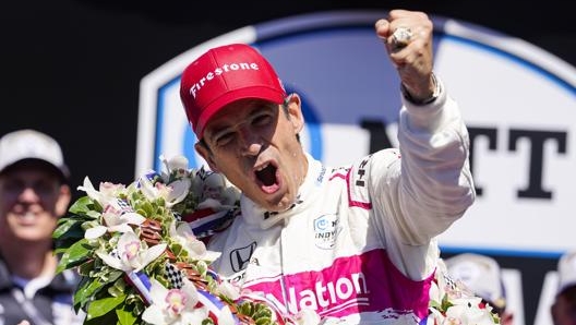 Helio Castroneves,  46 anni, trionfa a Indianapolis per la quarta volta. Getty