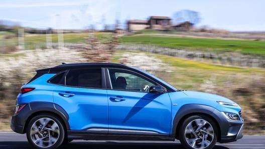 Sulla Hyundai Kona in allestimento X Line si possono montare cerchi da 18 pollici