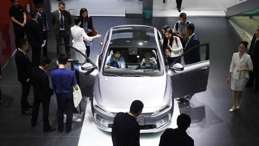 Un modello Geely presentato al salone di Shanghai del 2019. Afp