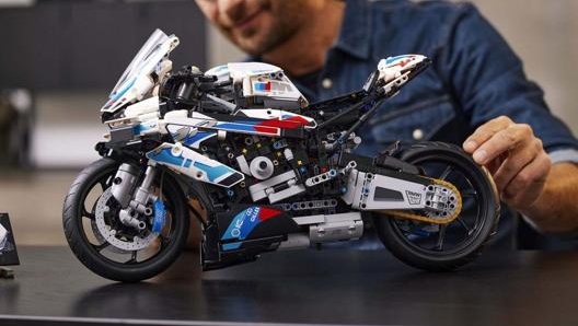 Il modello Lego della Bmw M1000RR