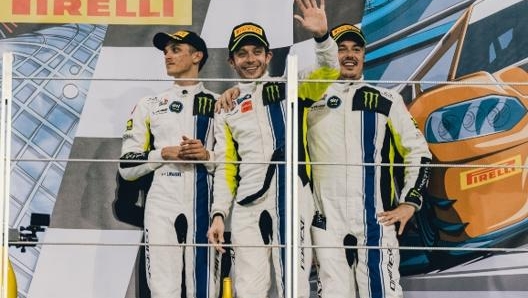 Rossi con luca Marini e Uccio sul podio della 12 Ore