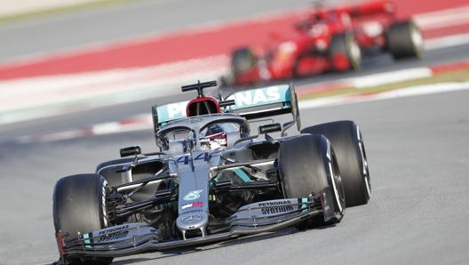 La Mercedes di Hamilton lepre della stagione 2020. Ap